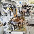 Automobilky vozí tuny kovu jen proto, aby se jim lépe balilo. Startup z Liberecka ukazuje, že to jde i bez něj